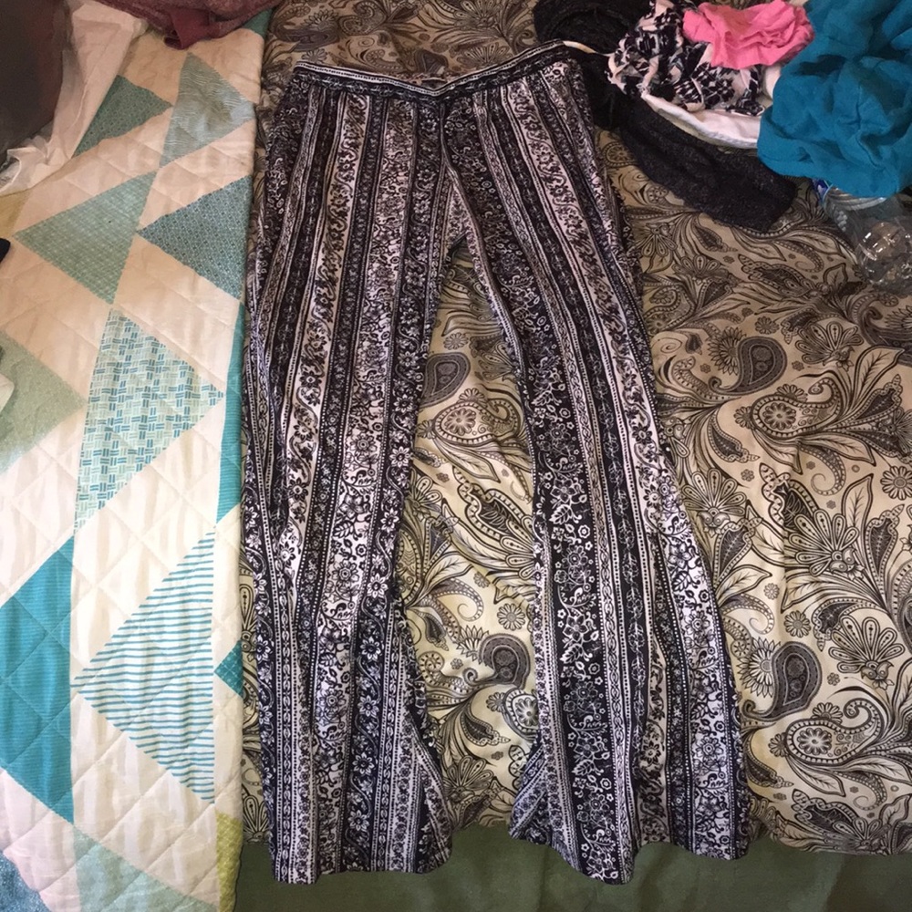 Black&white floral soft material bell bottom pants